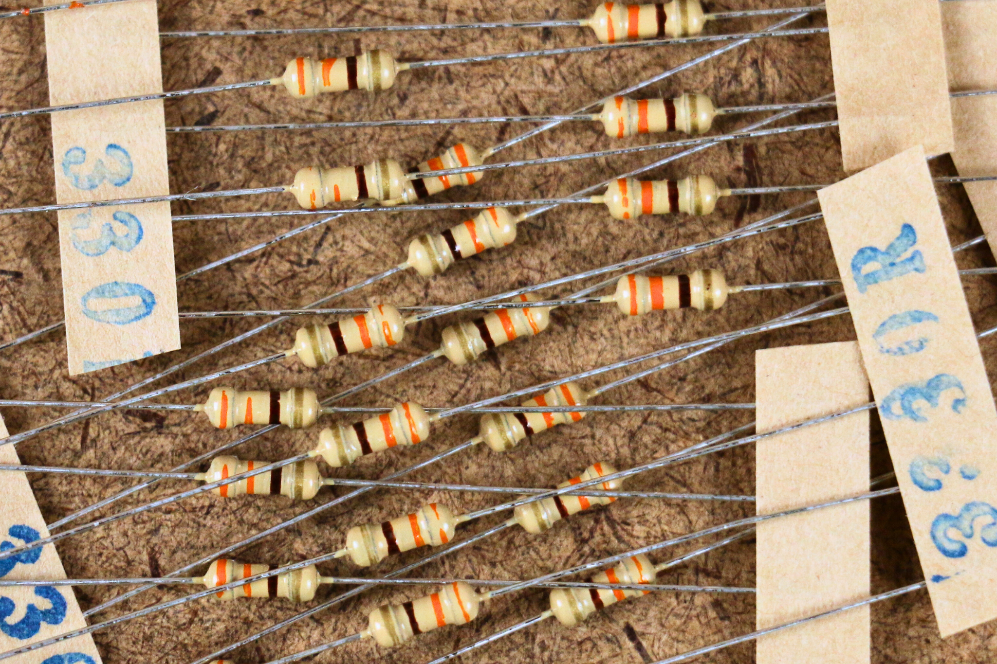 Resistori 330 K Ohm 1/2 Watt 5% - Confezione Da 25 Pezzi, Film In Carbonio, Cavi Per Breadboard, Per Elettronica